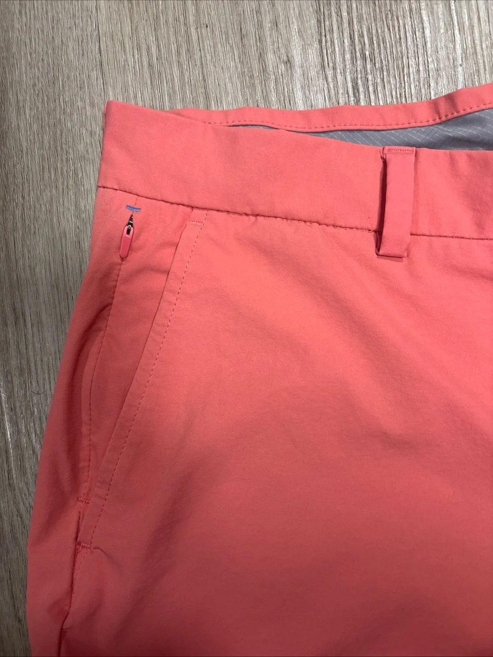 Vineyard Vines On-The-Go Shorts Mens Sz. 33 Salmon Performance Casual Golf Chino
